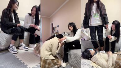 再次相遇女m2025年10月最新【重磅】VIP精选【与精神小妹的那些年】足交踩脸调教，好几个妹子一起，吃嫩妹的大便，享受特殊的待遇！